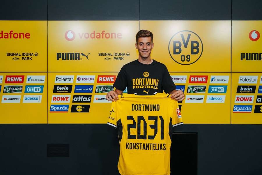 Giannis Konstantelias posílil Borussii Dortmund. Giannis Konstantelias posílil Borussii Dortmund.