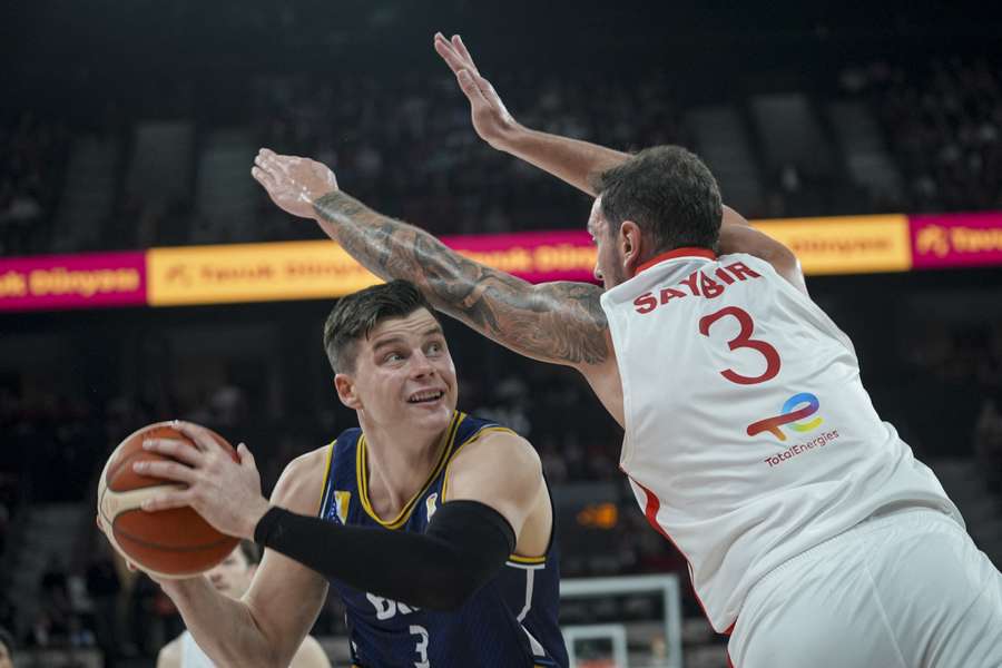 Alibegovic, durante un partido con la selección de Bosnia y Herzegovina