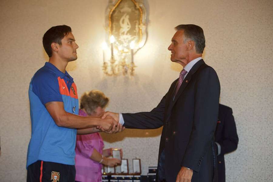 Tiago Maia condecorado por Aníbal Cavaco Silva Tiago Maia condecorado por Aníbal Cavaco Silva