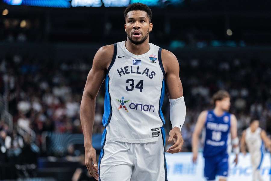 Lider Milwaukee Bucks Giannis Antetokounmpo ma COVID-19