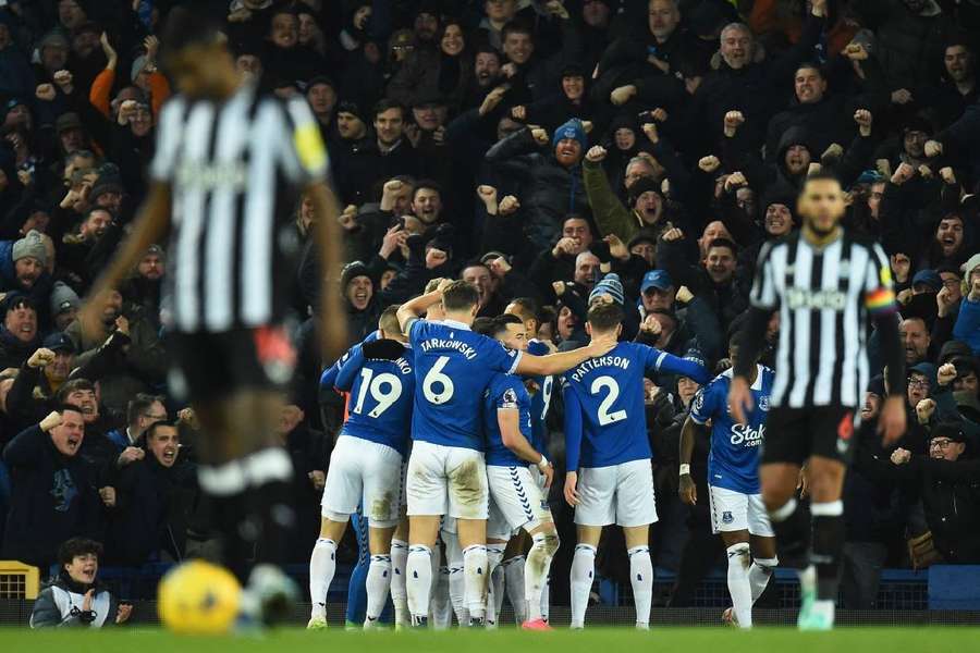 Goodison Park a fait du bruit dans le dernier quart d'heure ce soir.