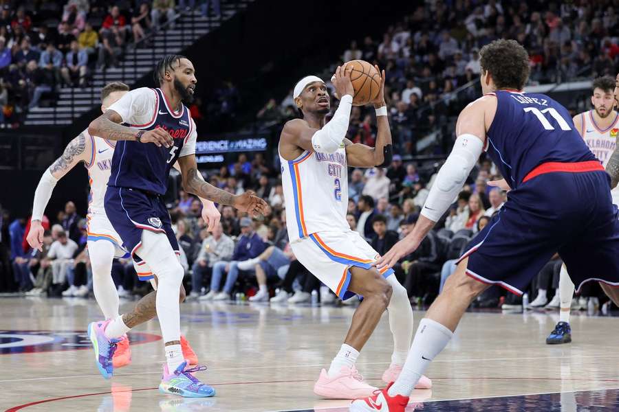 NBA roundup: Defending champion Thunder seal Western Conference top seed