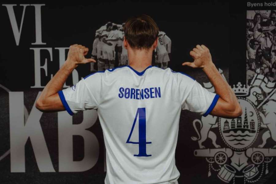 Symbolika z které není šťastný. Obránce Asger Sörensen dostal s Kodaní čtyř branky. Symbolika z které není šťastný. Obránce Asger Sörensen dostal s Kodaní čtyř branky.