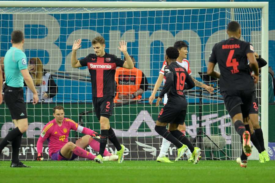 Stanisic preferiu não comemorar gol que abriu a vitória do Leverkusen