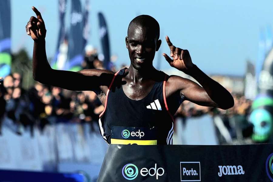 Abel Chelangat finalizou em 2:10.01 horas