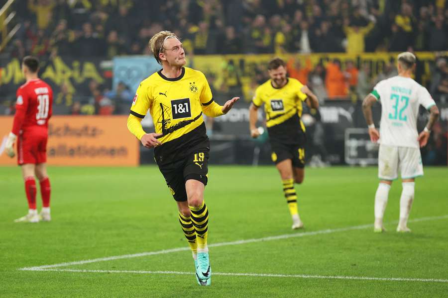 Julian Brandt strelil jediný gól Dortmundu proti Brémam.