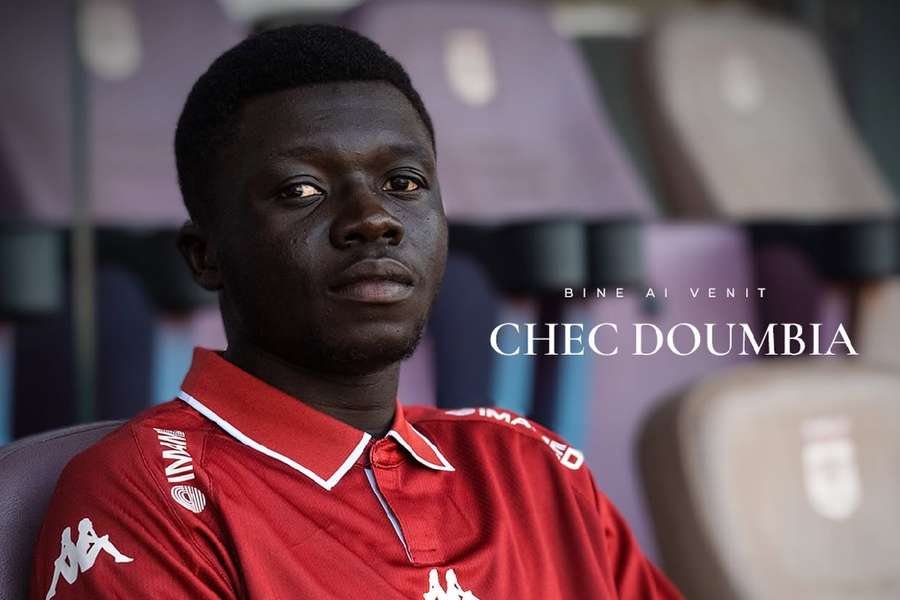 Mijlocașului central burkinez Chec Bebel Doumbia, al 10-lea transfer realizat de Rapid Mijlocașului central burkinez Chec Bebel Doumbia, al 10-lea transfer realizat de Rapid
