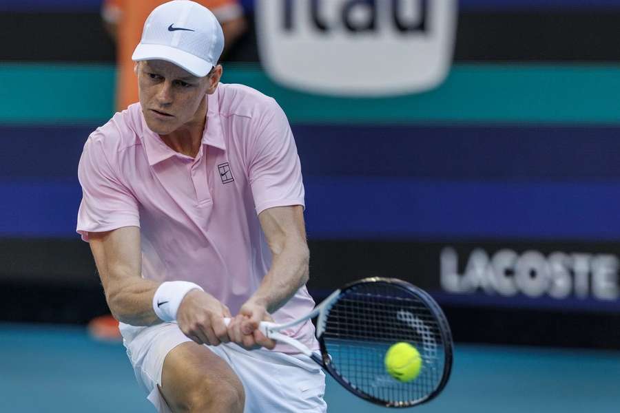 Sinner pokračuje v Miami bez straty setu.