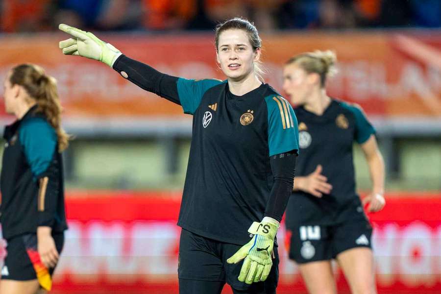 Stina Johannes beim Aufwärmen gegen die Niederlande.