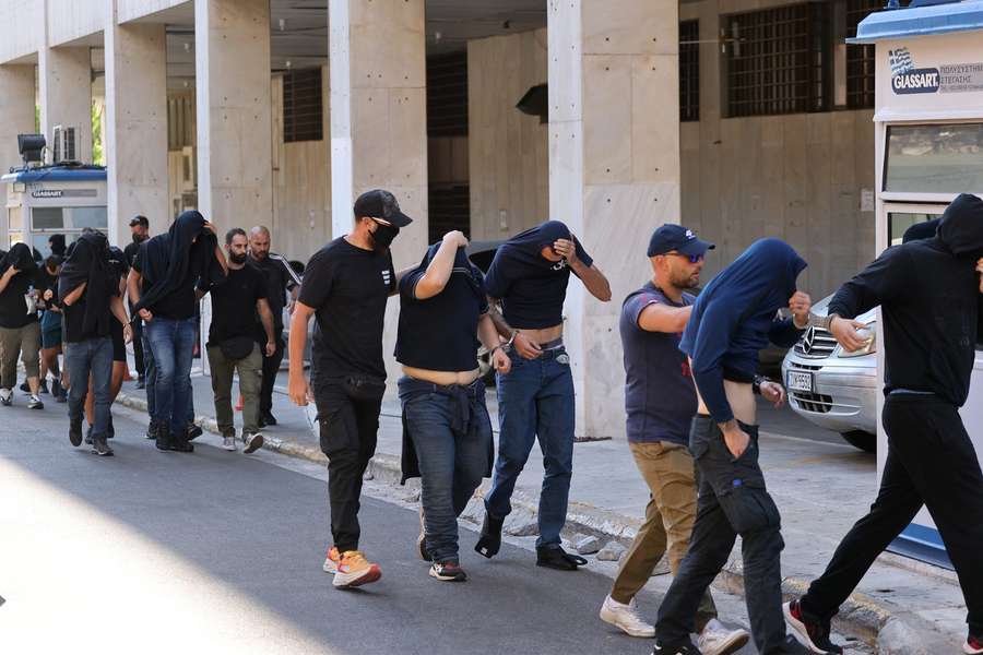 Kroatische fans op weg naar de rechtbank