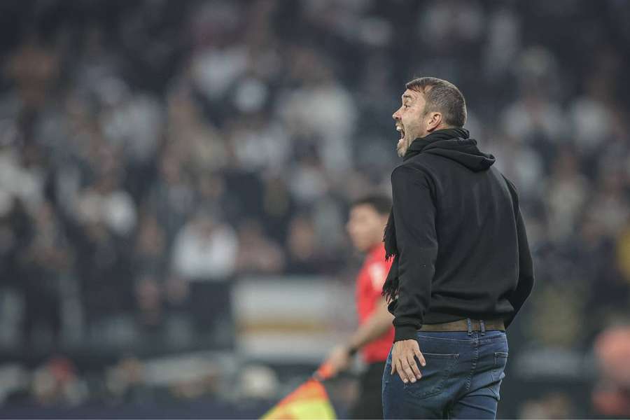 Coudet no jogo contra o Corinthians pela Copa do Brasil