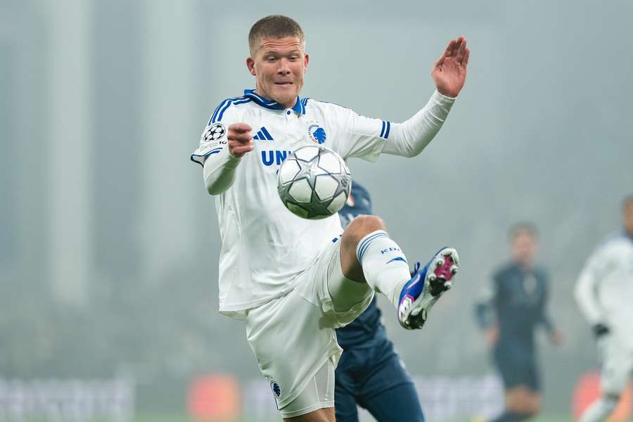 Andreas Cornelius in action in the Champions League clash against Napoli