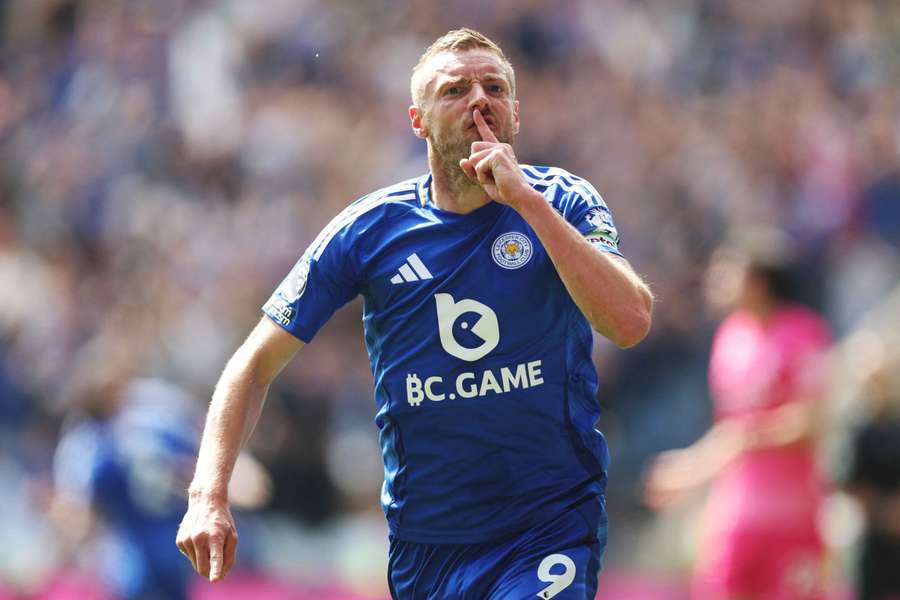 Vardy celebra un gol para la historia.