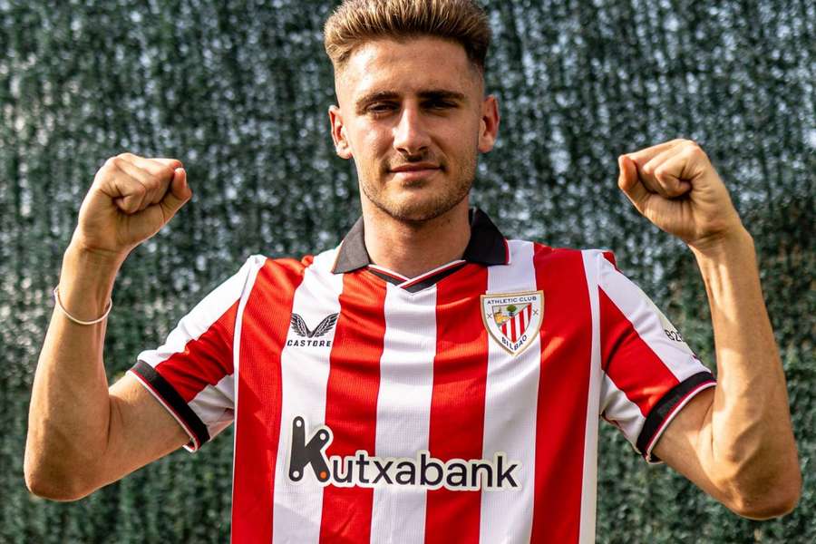 DONE DEAL: Athletic Bilbao swoop for Mallorca striker Navarro