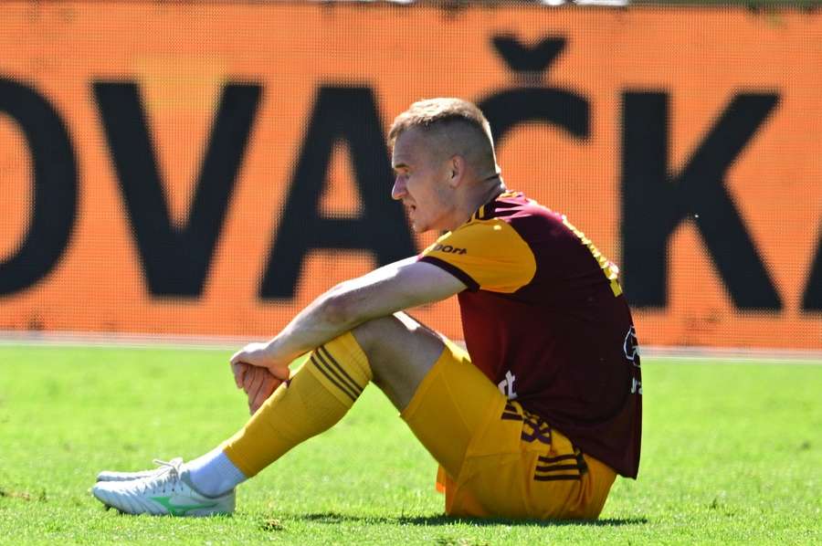 Fotbalisté Dukly byli pochopitelně velmi zklamaní. Fotbalisté Dukly byli pochopitelně velmi zklamaní.