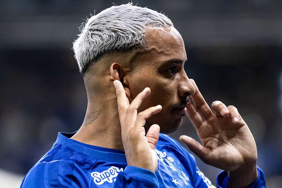 Matheus Pereira fez o gol da vitória do Cruzeiro sobre o Flamengo Matheus Pereira fez o gol da vitória do Cruzeiro sobre o Flamengo