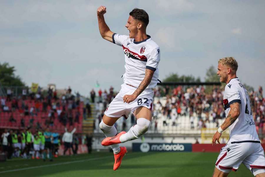 Pierwszy gol Urbańskiego w Serie A, Skorupski na ławce. Bologna pokonuje Monzę