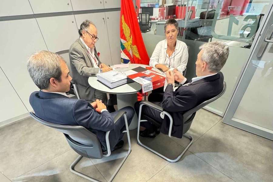 Luís Tadeu, mandatário da candidatura, entregou as listas na Luz