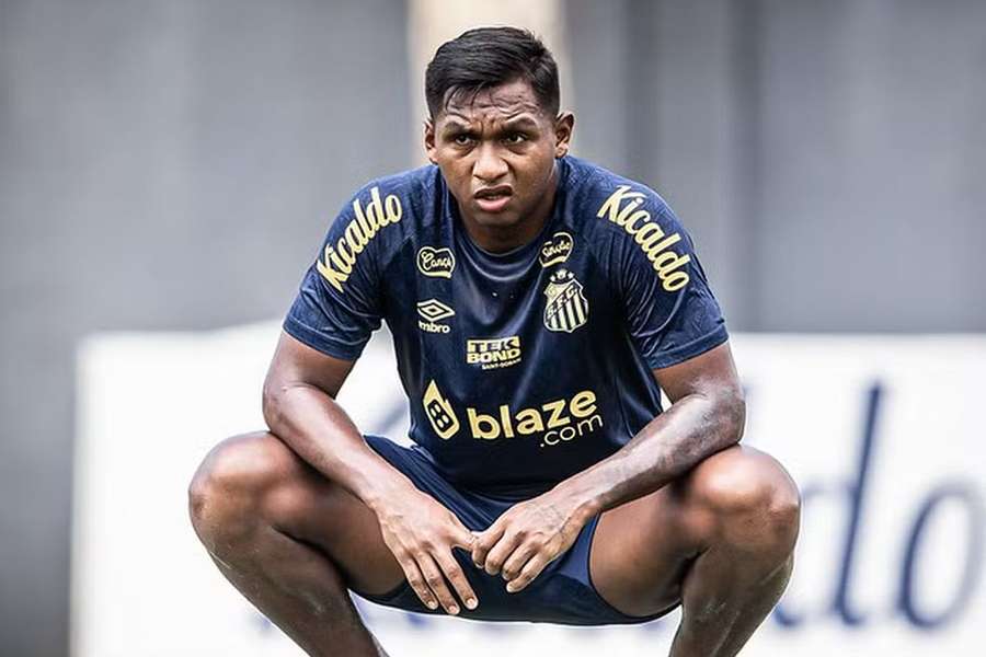 Alfredo Morelos ao serviço do Santos