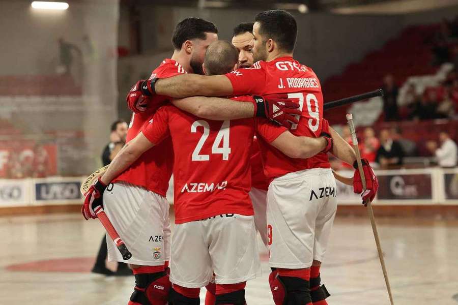 Benfica é líder imbatível