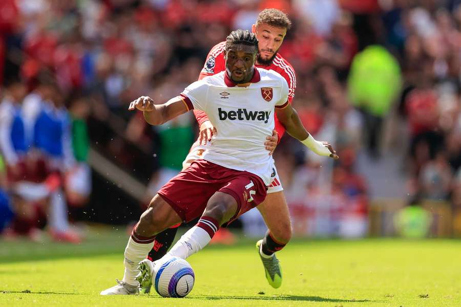 Kudus playing for West Ham against Manchester United