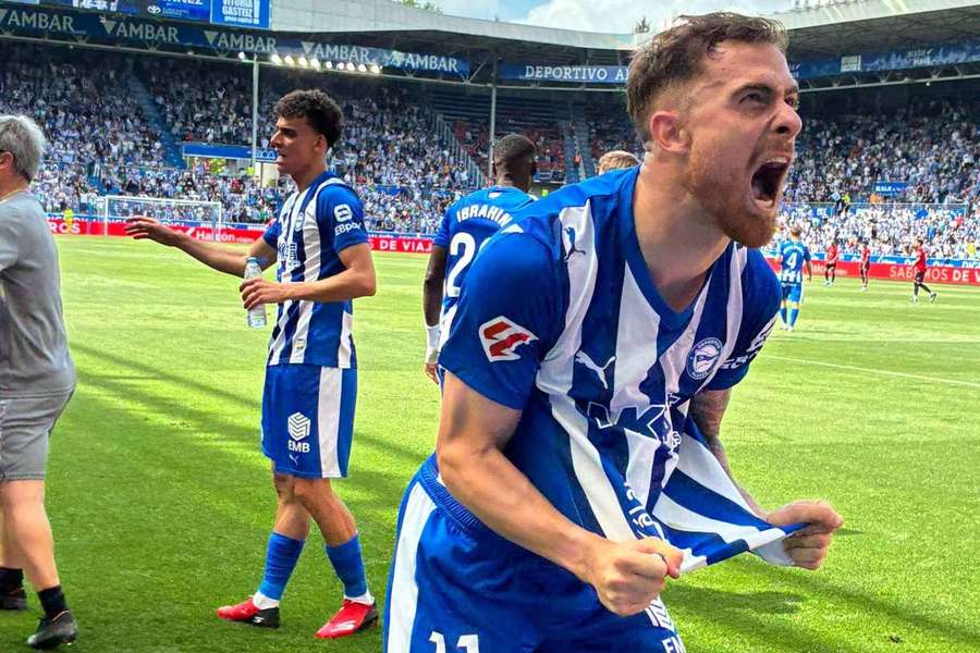 Toni Martínez celebra pelo Alavés