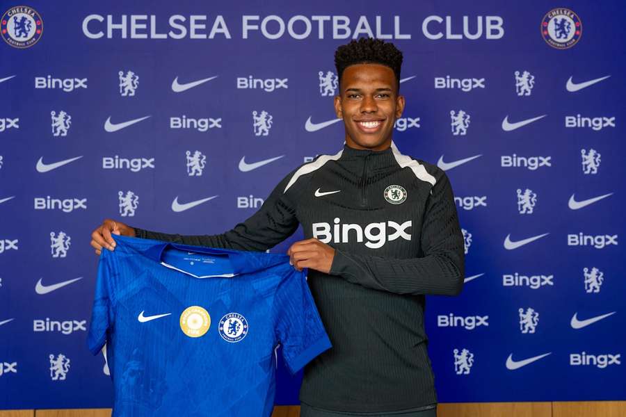 Estêvão chega para a pré-temporada do Chelsea