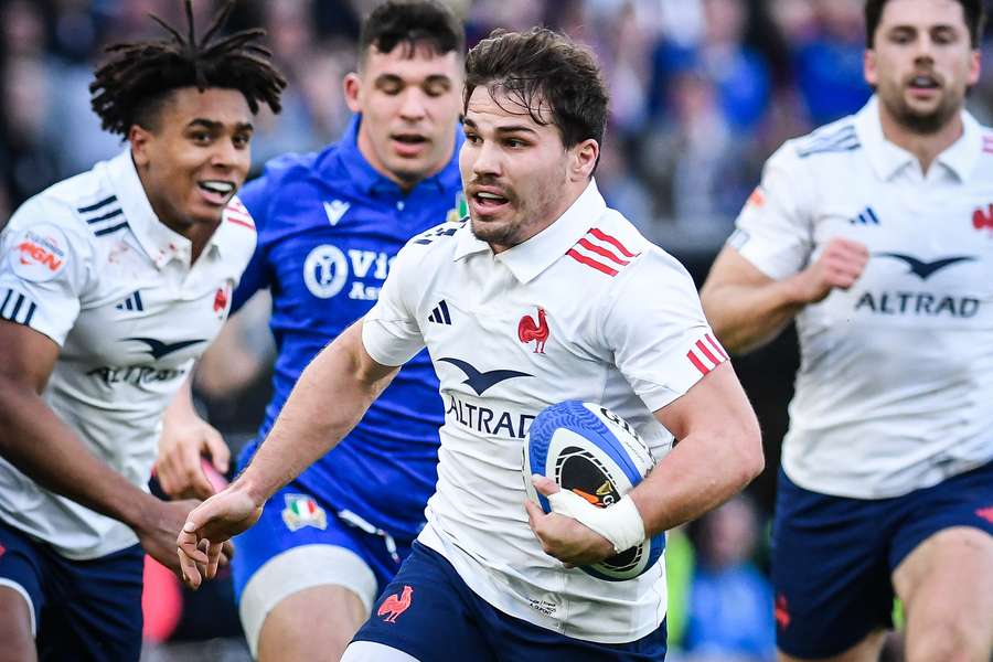 Antoine Dupont et les Bleus tout bonus. 