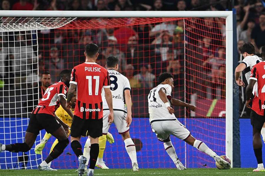 El momento del gol de Ndoye