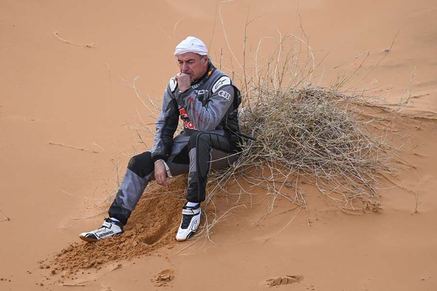 Carlos Sainz reveals he broke his back in Dakar crash