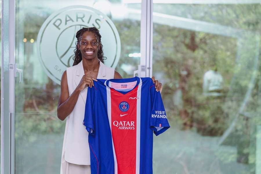 La delantera internacional francesa Naomie Feller se incorpora al PSG