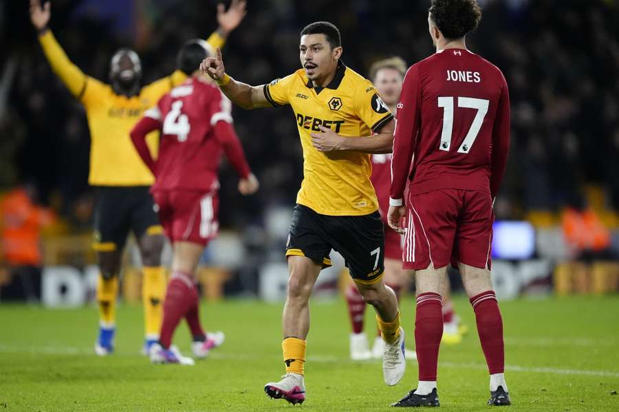 Luna plină răsare pe Molineux, iar Wolves învinge un Liverpool lipsit de forță Luna plină răsare pe Molineux, iar Wolves învinge un Liverpool lipsit de forță
