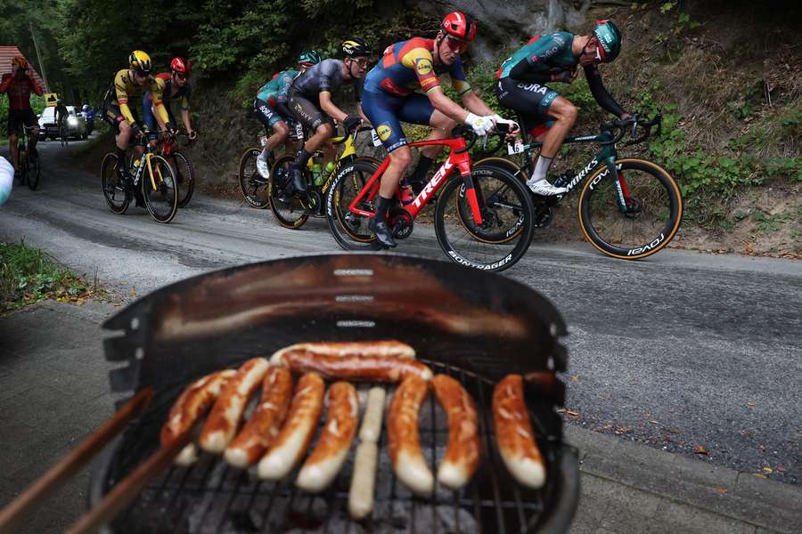 Hvis Mads Pedersen fik en bratwurst efter årets Münsterland Giro, var den velfortjent. Danskeren tilbragte mange timer i udbrud og blev nummer tre.