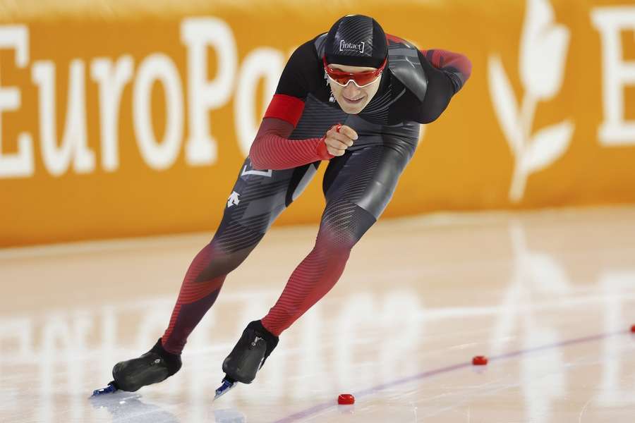 Connor Howe zegeviert op de schaatsmijl