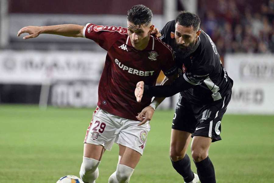 Mihai Alexandru Dobre si Vahid Selimovic în ultimul dule din Superligă