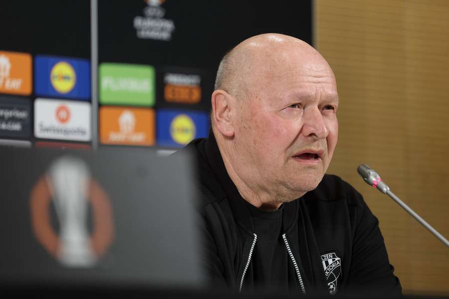 Miroslav Koubek na tiskové konferenci před zápasem v Bilbau.