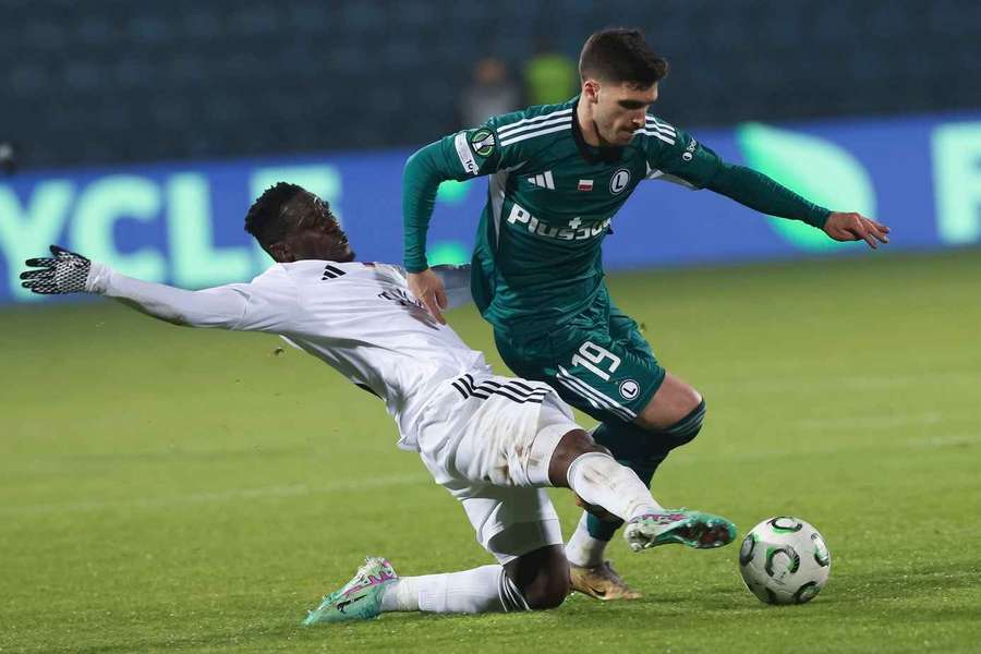 Zaczęło się świetnie, a kończy kompromitacją - Legia pokonana w Armenii Zaczęło się świetnie, a kończy kompromitacją - Legia pokonana w Armenii