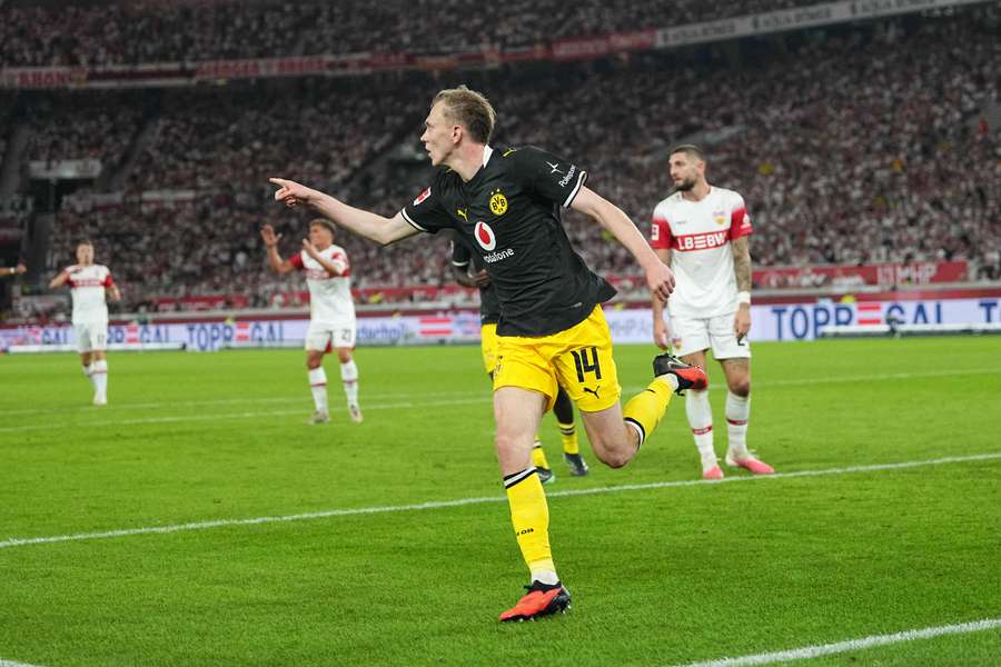 Maximilian Beier rozhodl o výhře Dortmundu ve Stuttgartu. Maximilian Beier rozhodl o výhře Dortmundu ve Stuttgartu.
