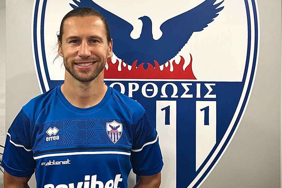 Krychowiak apresentado no Anorthosis Famagusta