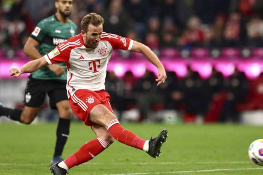 Harry Kane está a tentar bater o recorde de 41 golos de Lewandowski