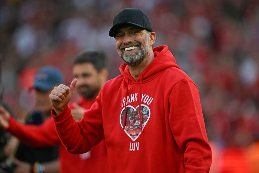 Jürgen Klopp wurde nach dem letzten Heimspiel an der Anfield Road gebührend verabschiedet. Jürgen Klopp wurde nach dem letzten Heimspiel an der Anfield Road gebührend verabschiedet.