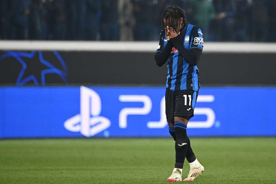 Lookman reacciona durante el partido del Atalanta contra el Brujas