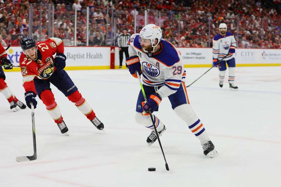 Oilers forward Leon Draisaitl in action