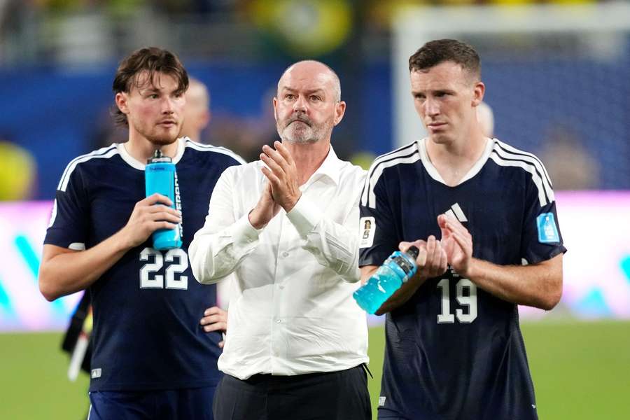 Trenér skotských fotbalistů Clarke rezignoval.