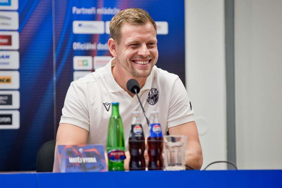 Vydra během předsezonní tiskové konference. Vydra během předsezonní tiskové konference.