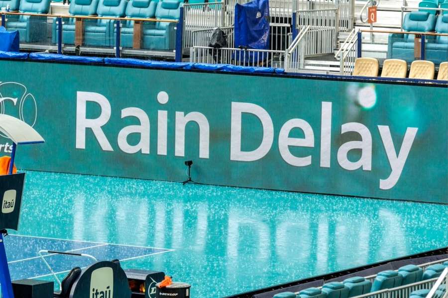 Chuva forçou paralisação de jogos do Miami Open nesta terça (26)