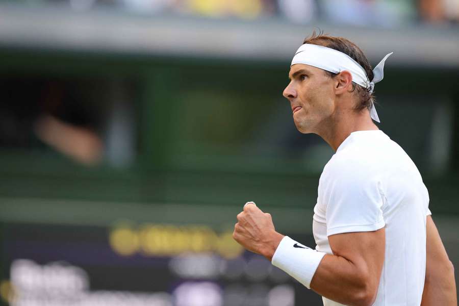 Rafa Nadal in azione a Wimbledon nel 2022