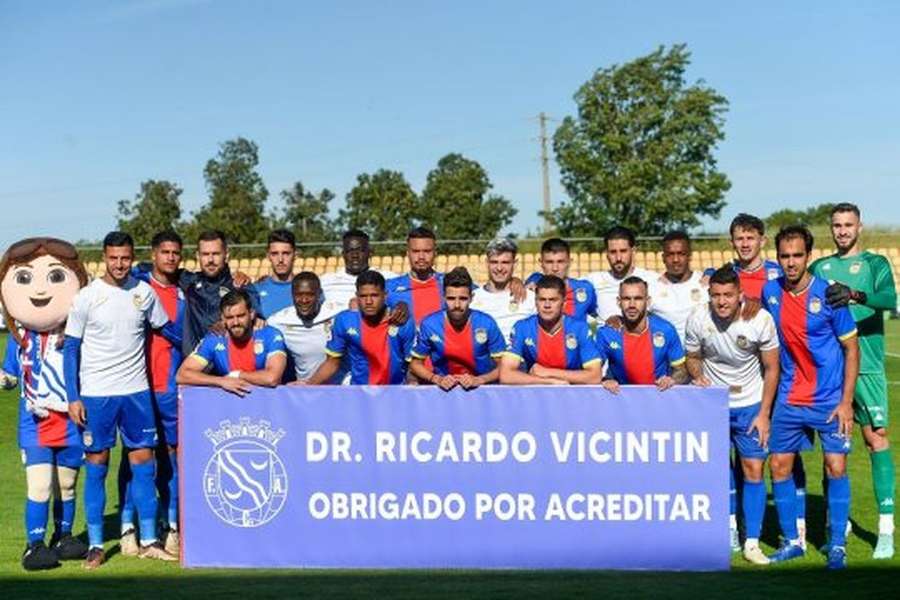 A equipa do Alverca que se sagrou campeã da Liga 3 este domingo