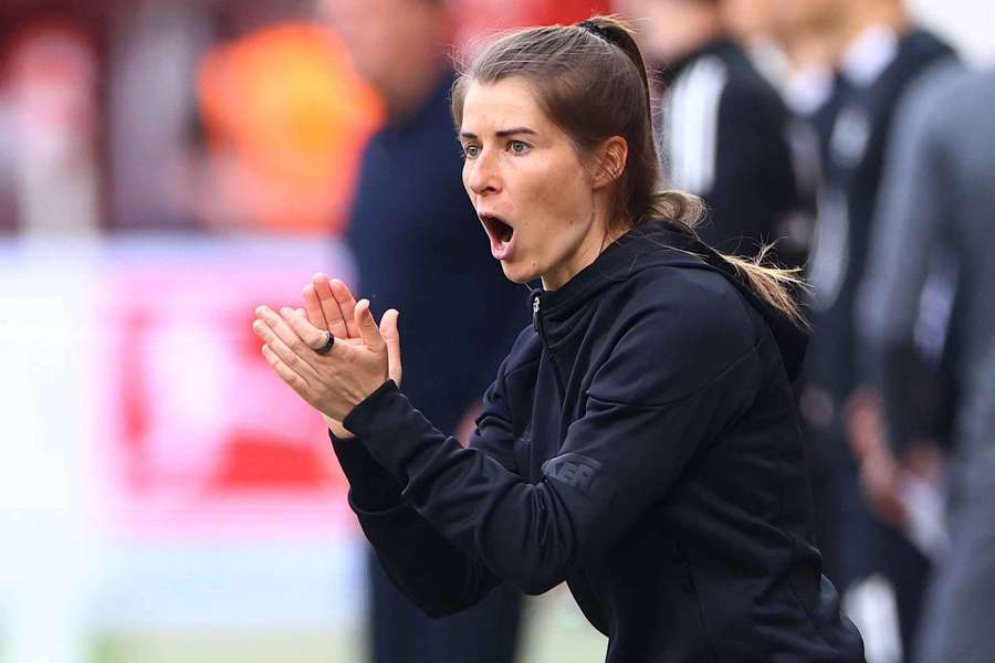 Eta verlor ihr Debüt gegen Wolfsburg