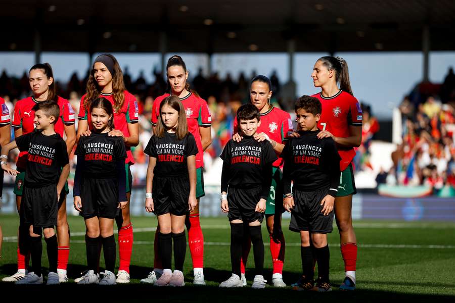 Homenagem prestada às vítimas de violência doméstica
